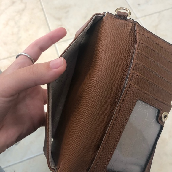 Michael Kors Wallet - Picture 5 of 8